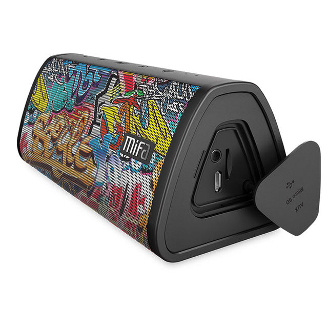 Portable Wireless Waterproof Travel Loudspeaker